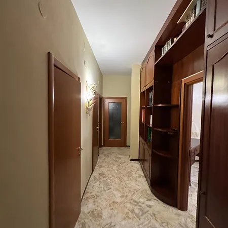 דירה G & B House